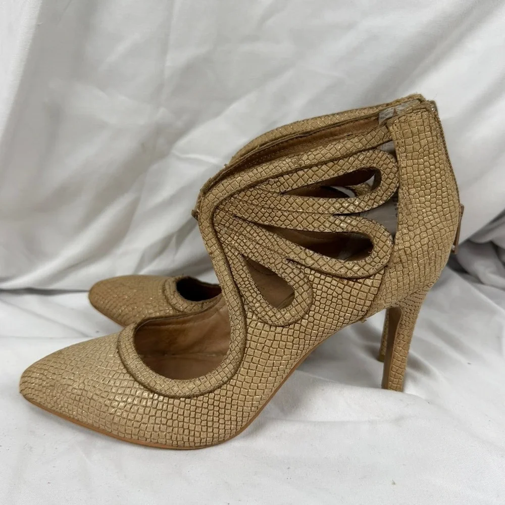 Anthropologie Lien. Do Women's 6.5 Lindeza Embossed Leather Heels in Gold